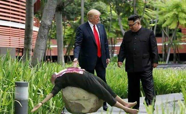 whoisHRaza's tweet image. #Trumph explaining #GaussianDistribution to #Kim 
@NaMo #DataScience @ravishndtv @INCIndia @timesofindia @BBCIndia