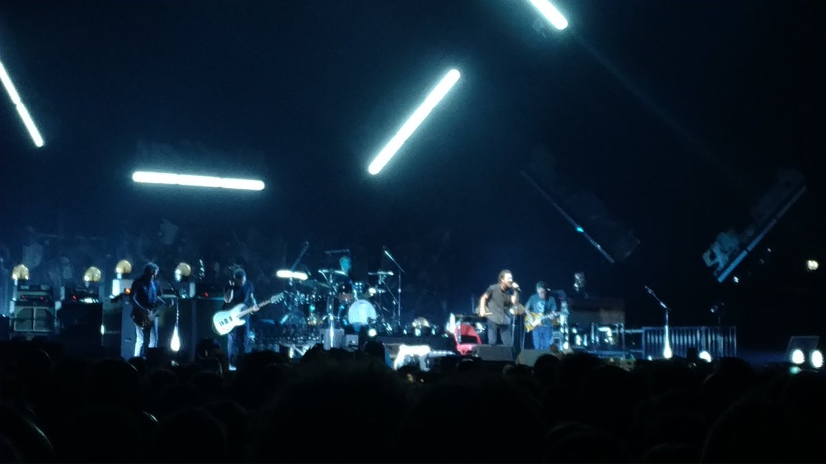AK_sideburns's tweet photo. @PearlJam Pearl jam you where great! https://t.co/X3hSaOD3wa