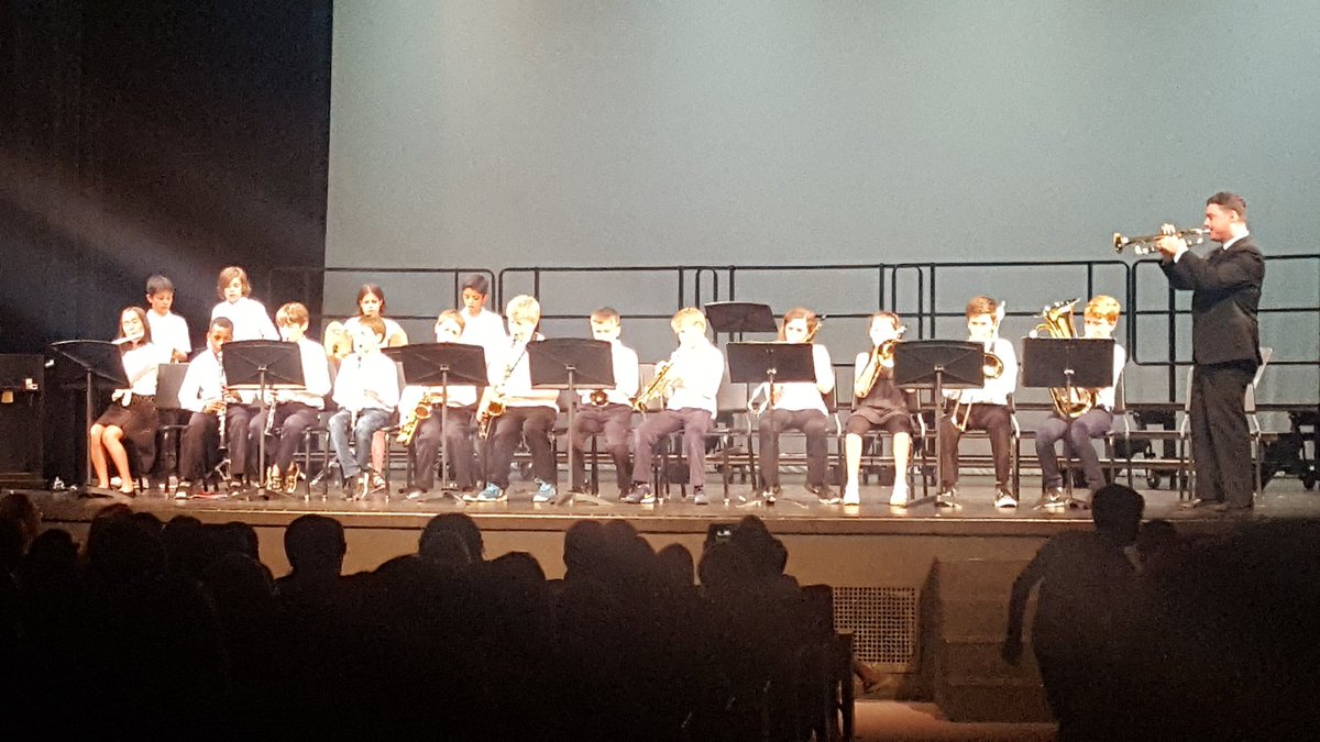 OakieOnTheMove's tweet photo. 2nd year band.  🎼🎶🎷🎺🥁📯 https://t.co/7jdPuxhv9T