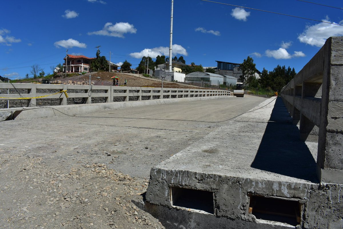 bopalv's tweet photo. Continúan los trabajos en el puente carrozable Ayancay, sector Zhullín, sobre la vía Cuenca - Azogues en el marco del Proyecto de Reconstrucción.
Avance del 97,83 %.
Seguimos con gestión trazada por @PaulGranda en #PlanVialAzuay.
@Lenin
#ObrasQueConectanVidas
#Azuay #Cañar https://t.co/UxnmNTKPCK