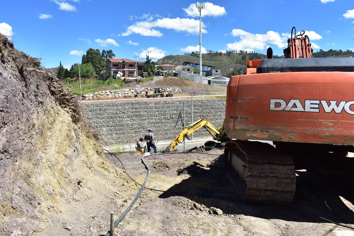 bopalv's tweet photo. Continúan los trabajos en el puente carrozable Ayancay, sector Zhullín, sobre la vía Cuenca - Azogues en el marco del Proyecto de Reconstrucción.
Avance del 97,83 %.
Seguimos con gestión trazada por @PaulGranda en #PlanVialAzuay.
@Lenin
#ObrasQueConectanVidas
#Azuay #Cañar https://t.co/UxnmNTKPCK