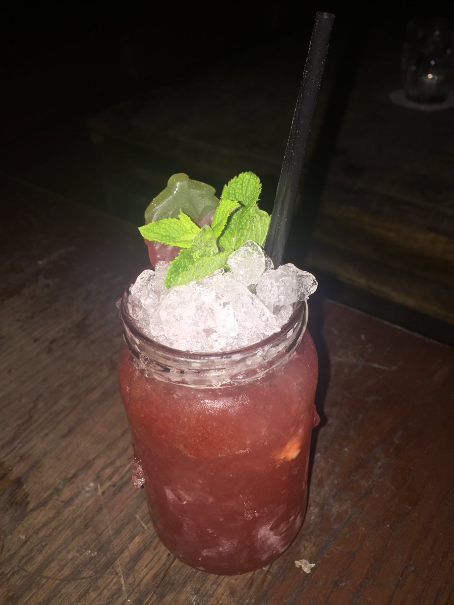 flyingpigkitch's tweet photo. @LDNCocktailClub for the first time, love the cocktails there! #cocktails #londoncocktailclub #drinks https://t.co/eLq3npFZUR