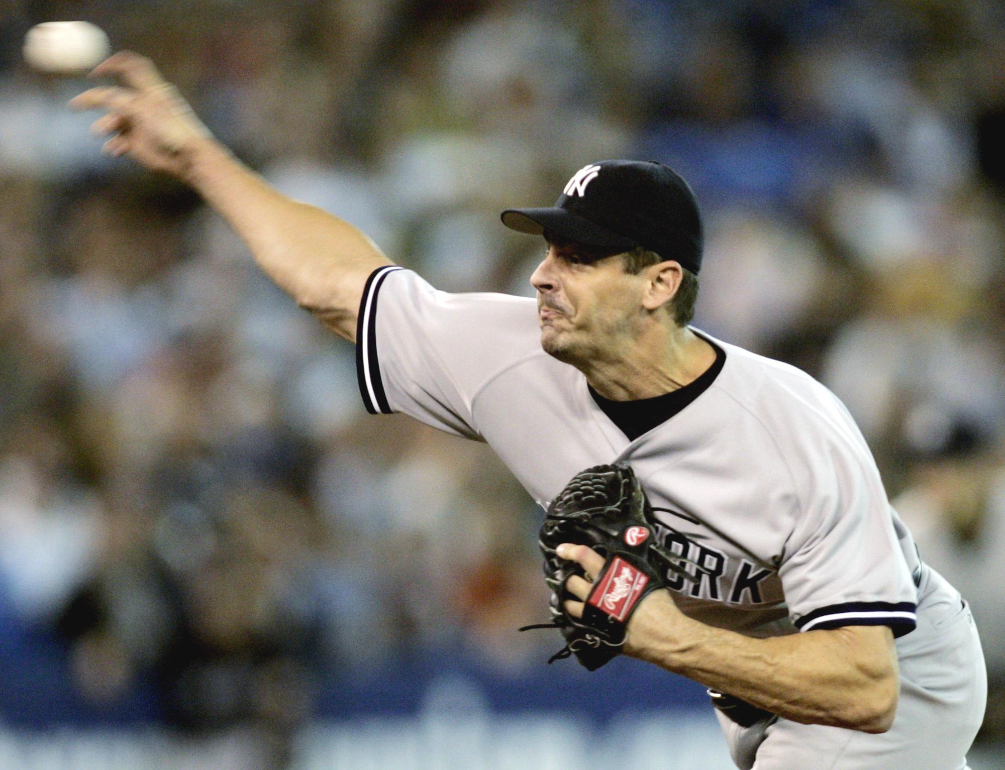 Kevin Brown, NY Yankees pitcher, stops mail thieves at gun point