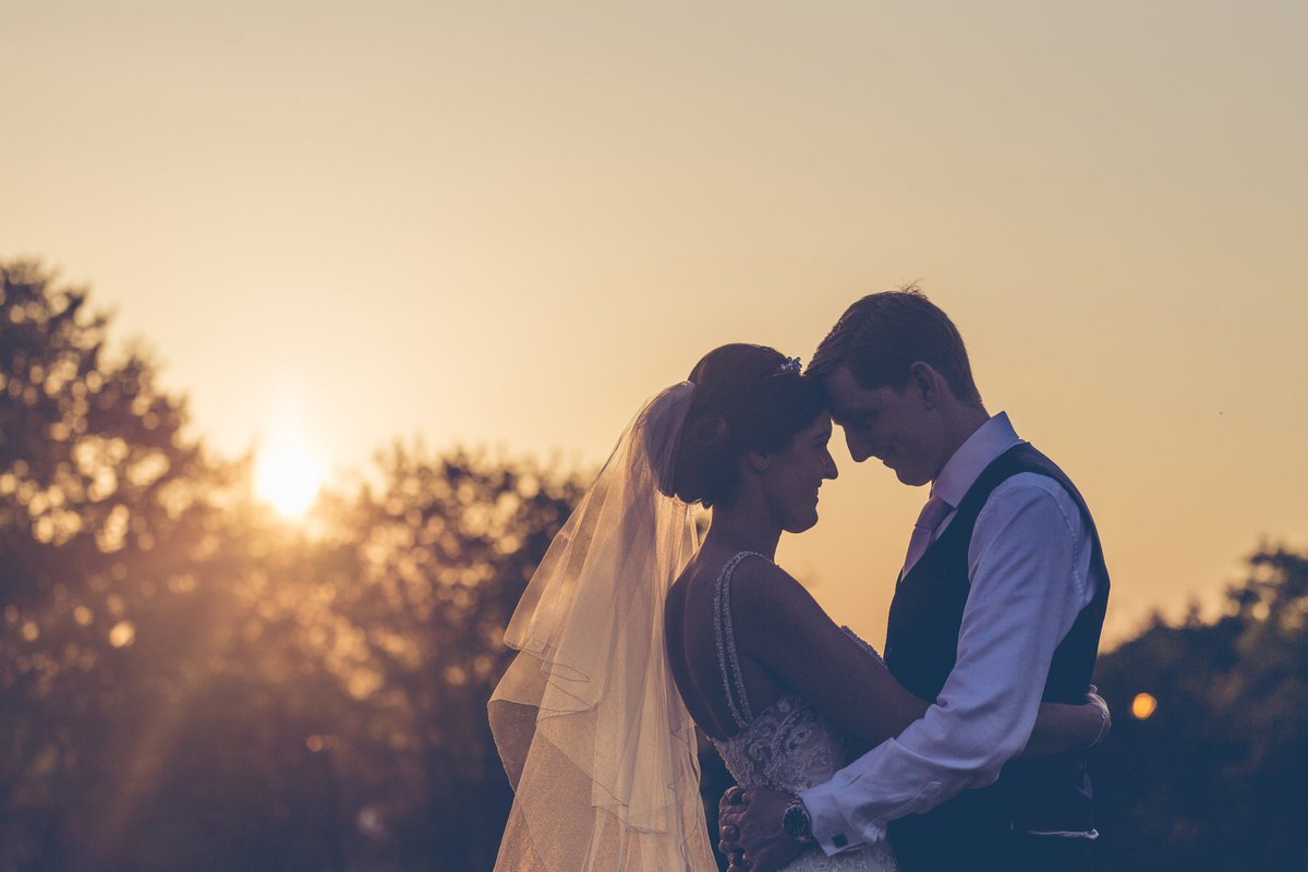 GeorgieHPhoto's tweet photo. #nofilter needed here 🌞 we love #Essex sunsets @StockBrookClub #weddingwednesday #essexwedding #essexbride #wedding #weddingphotographer #weddingphotography #photographer #photography #2018wedding #gettingmarriedin2018 #gettingmarriedin2019 #2019wedding #essexphotographer https://t.co/SDrFkDkzeV
