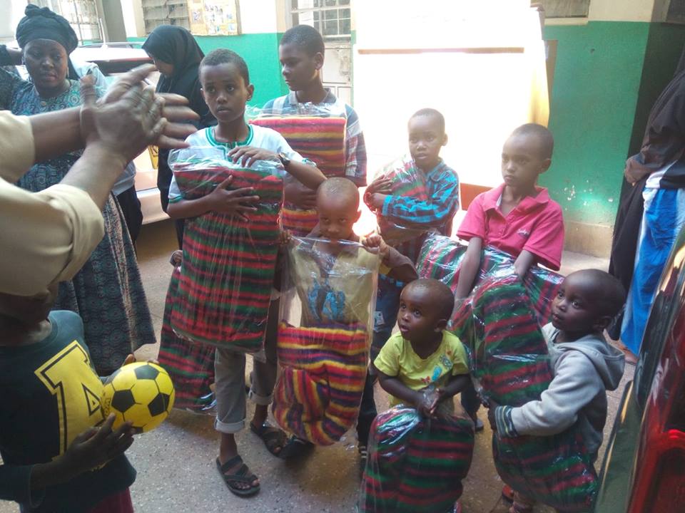 GiftingHumanity's tweet photo. GiftingHumanity blanket distribution to #orphan #schools and orphanges
#Kenya -  13th June 2018.

#Poverty #Leicester #Charity #Poor #Help #togetherness, #Aid #Foodpacks #WaterPumps #Help #community #Rohingya #Ramadan #dates #fasting #ramadan2018 https://t.co/gPvvgKp9u3