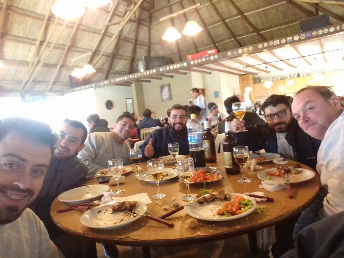 SeveDiaz's tweet photo. El arte de trabajar!!!!
#asado #quilmes #distrosol #andesorigen https://t.co/K92emUZD0z