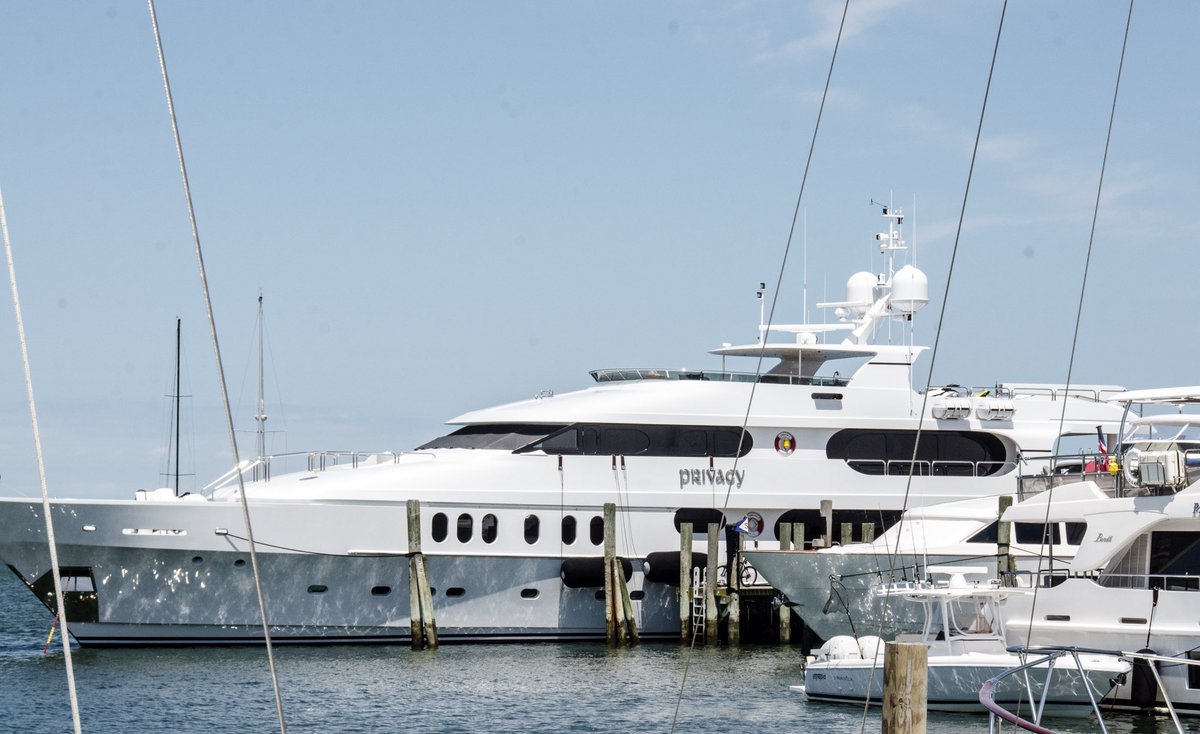 LisaTamburini's tweet photo. Latest tourist destination in Sag Harbor, Tigers yacht! #sagharbor #tigersboat #USOpen2018 https://t.co/nwv76EhOow