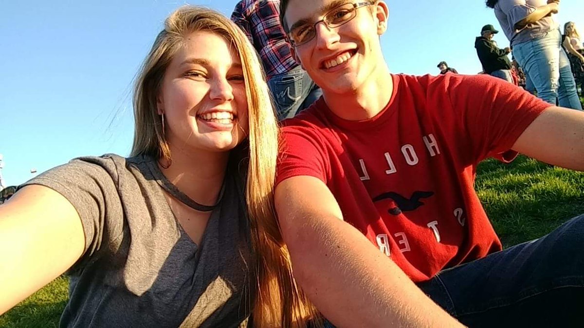 OlingerHannah's tweet photo. Can't wait for Luke Bryan this year with my bff❤️ https://t.co/qVc5tkooKL