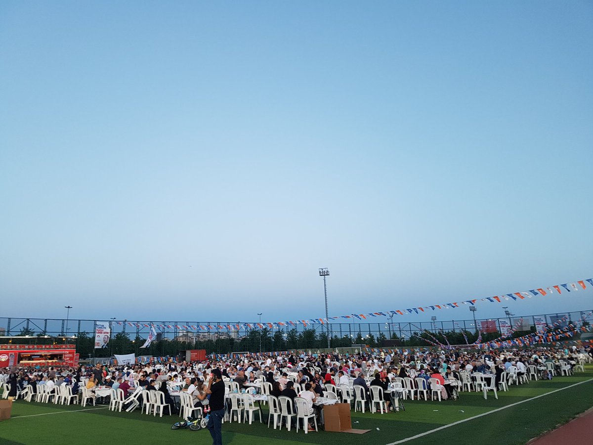 ak_kucukyali's tweet photo. AKPARTI MALTEPE İLÇE BŞK TEŞKİLAT IFTARIMIZ https://t.co/ecKZ5TowAV