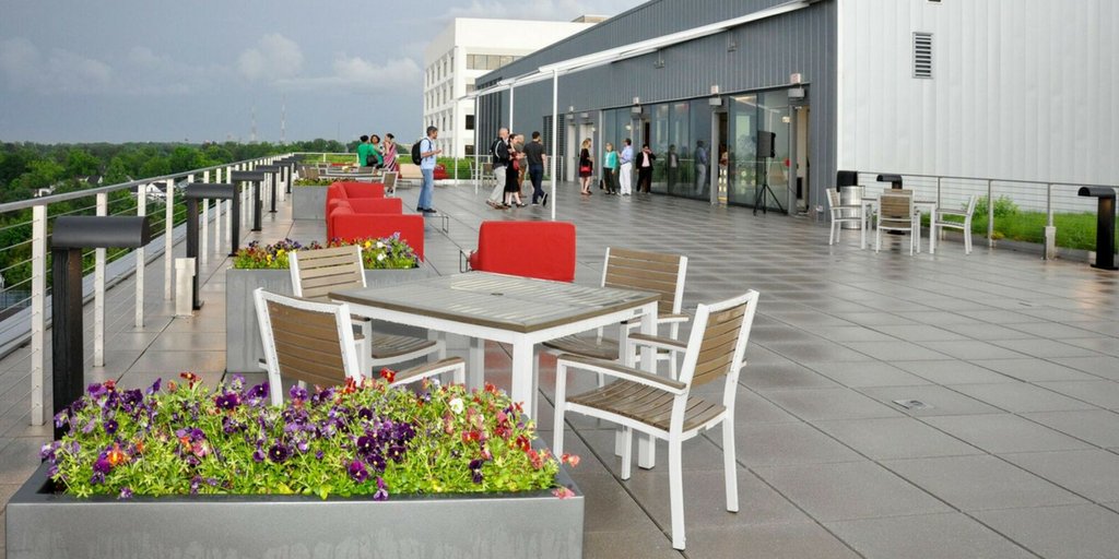BethesdaLabs's tweet photo. We offer numerous seating options located both inside and outside as well! Our members love to take advantage of our wonderful rooftop space! https://t.co/YllZSPZc09