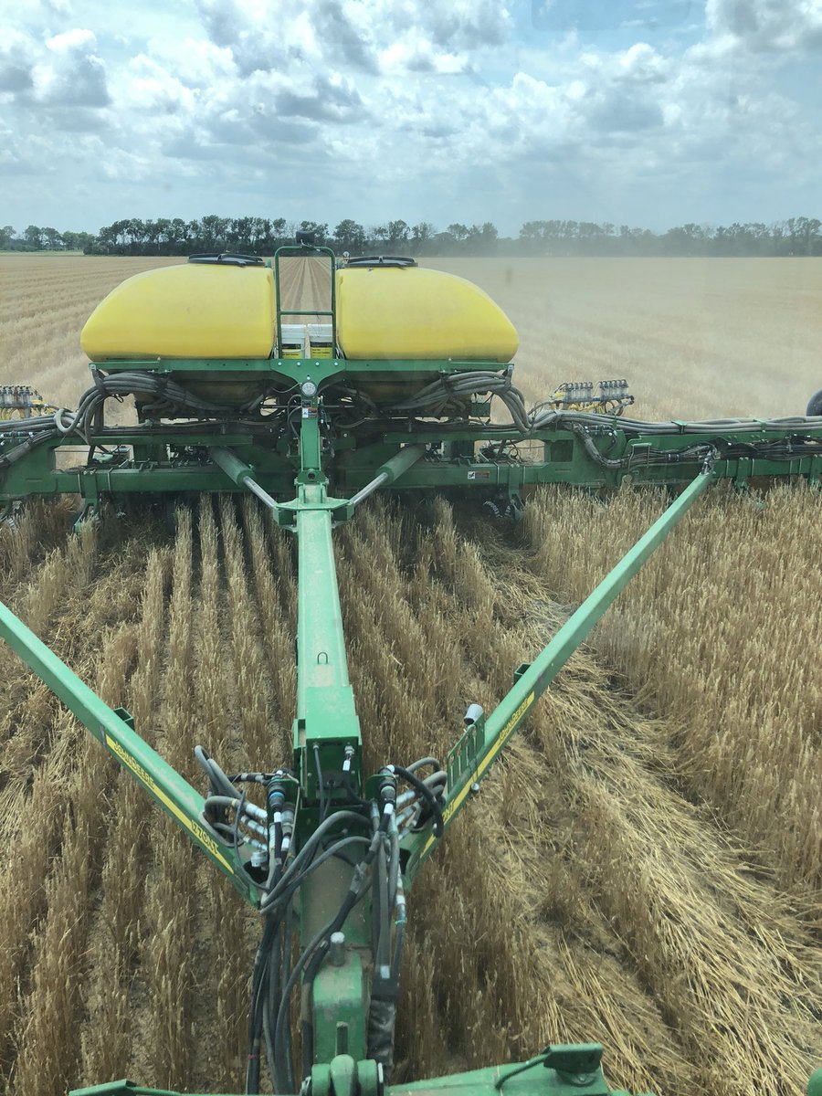 Andrewlee1814's tweet image. DC soybeans behind shelbourne stripper best planting ever.