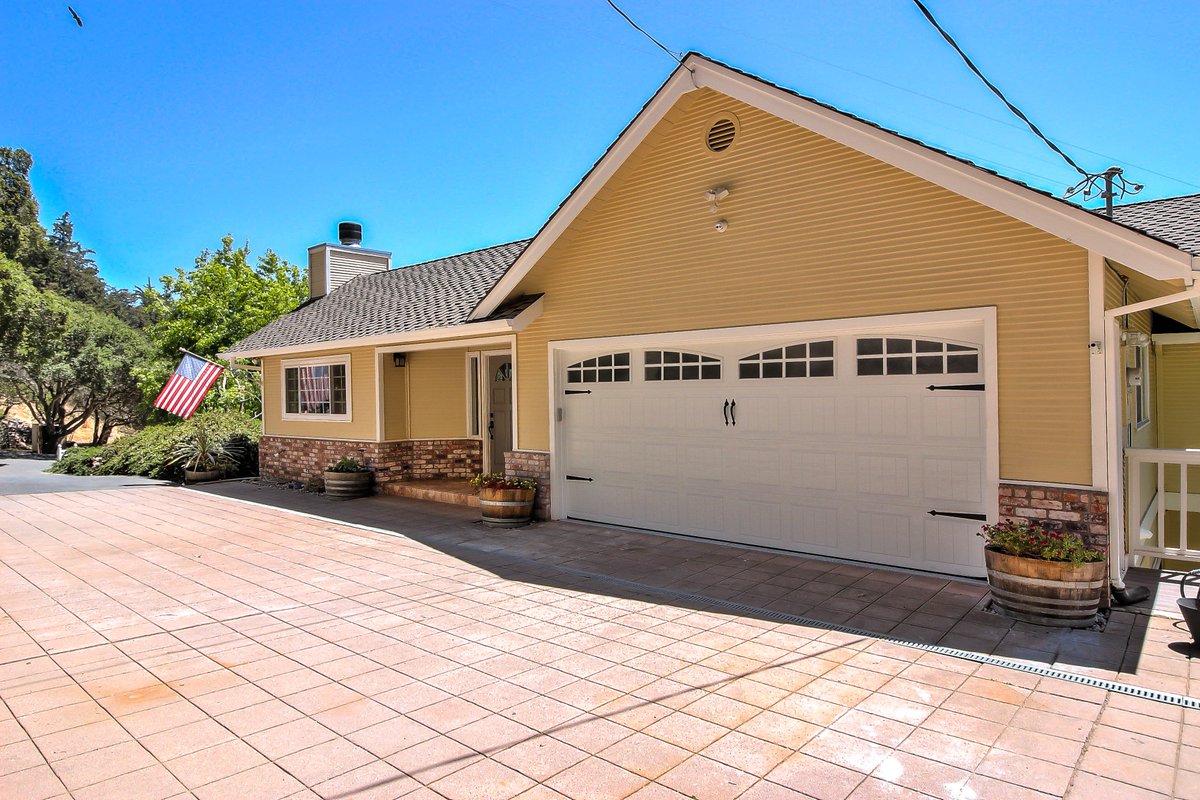 ClimbListings's tweet photo. Picture-Perfect Country Home, Listed at $1,549,000 By @MuellerSells &amp; Chris Zanger 
https://t.co/x93jqYpTJ3
#SBRE #RealEstate #Watsonville #ClimbInnovates https://t.co/6Q4Jg4TWDN