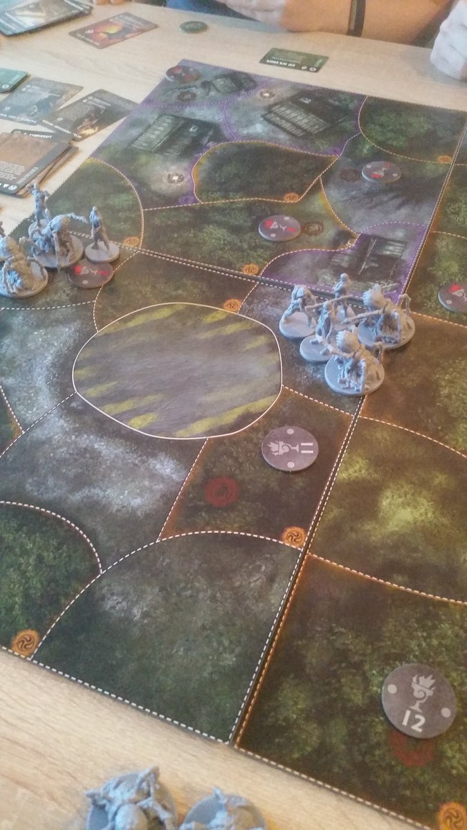 Magabotato's tweet photo. Wir spielen Fireteam Zero von @UlissesSpiele  und ihr? #spielen #fireteamZero #boardgames #spieleabend https://t.co/lbsGL8nuGu