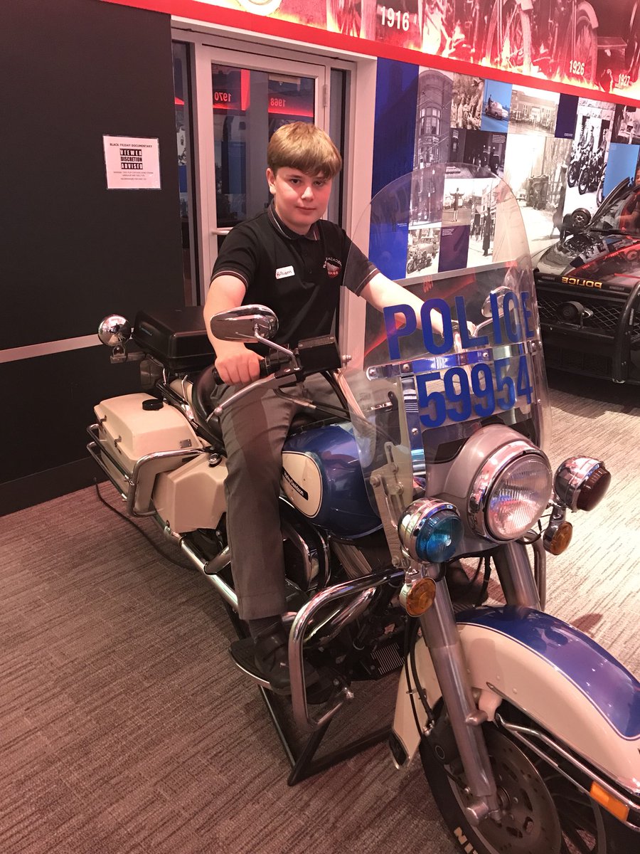 Field trip to Youthlink <a href="/rundleacademy/">Rundle Academy</a> <a href="/YouthLinkYYC/">YouthLink Calgary Police Interpretive Centre</a>