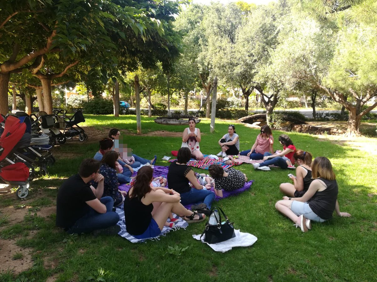 a_criandoando's tweet photo. Porque al aire libre, cualquier cosa parece que sienta mejor. Talleres a la fresca! Grupo BLW! Gracias a @demarialadespensa y a todos los que seguís a @a_criandoando https://t.co/FKkb42W6li