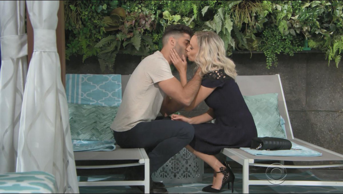 KingMinos777's tweet image. Arturo: "Just so we're clear. That was me, not walking away."
Abby: "Got it!~"
  
#YR #Arby