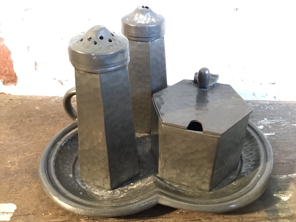 WelshRarebits2's tweet image. A stylish Craftsman pewter condiment set online at stores.ebay.co.uk/Welsh-Rarebits… 
#pewter #craftsmanpewter #condimentset #cupbords #tables #chairs #trunks #books #boxes #vintageshowandsell
