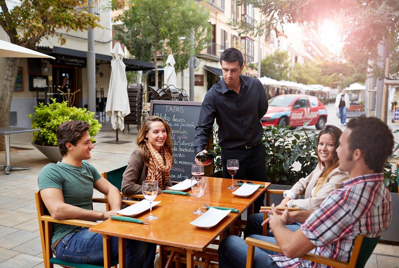 WineGuild's tweet photo. Be honest when asking for #wine recommendations in a restaurant. Don’t assume the #sommelier is going to be a jerk if you tell them you drink white zin at home. They may recommend a moscato or a sweet riesling from Germany. https://t.co/jFS5xFW1YN https://t.co/N9kLSnZin3