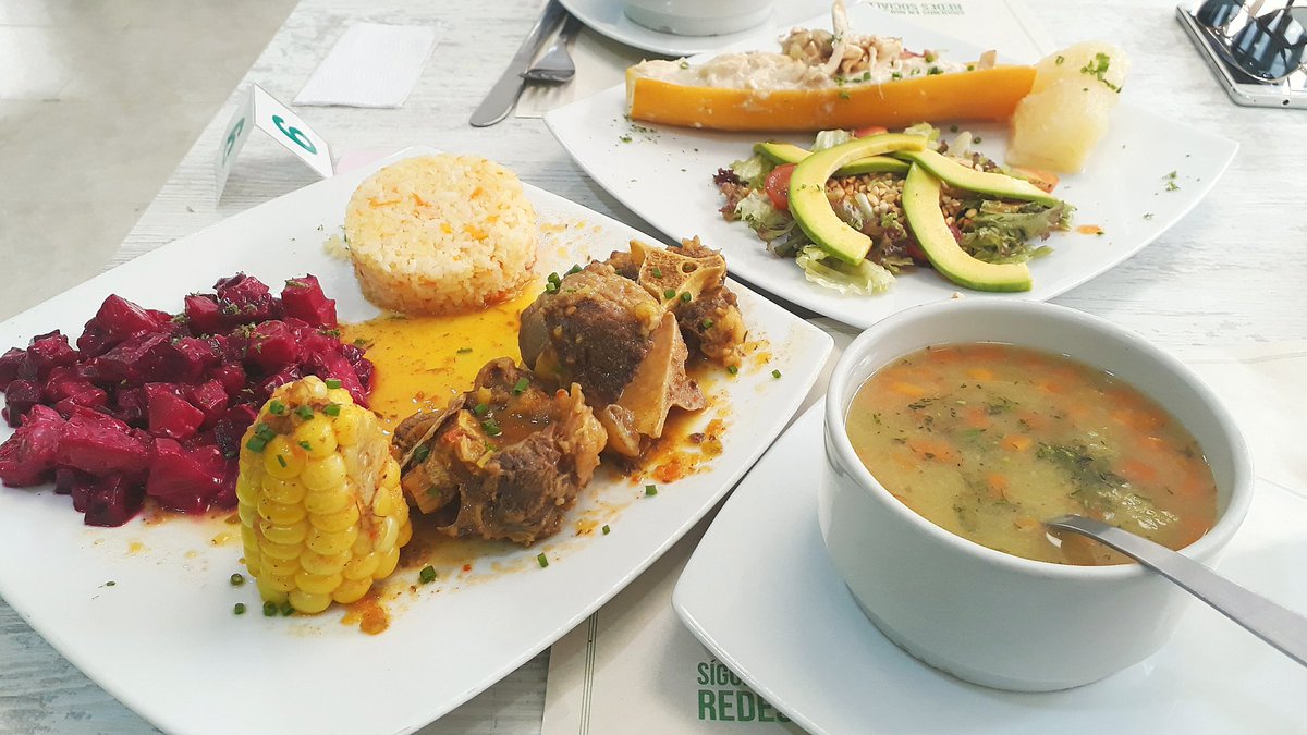 DanielRueda's tweet photo. Buscando en Instagram restaurantes de comidas saludables encontramos uno con toque casero pero sin dejar de ser especial.
Se llama @SabanaFresh_ 
Me gustó por su sencillez y por tener presente la salud y el buen comer https://t.co/xMAjD6GRXl