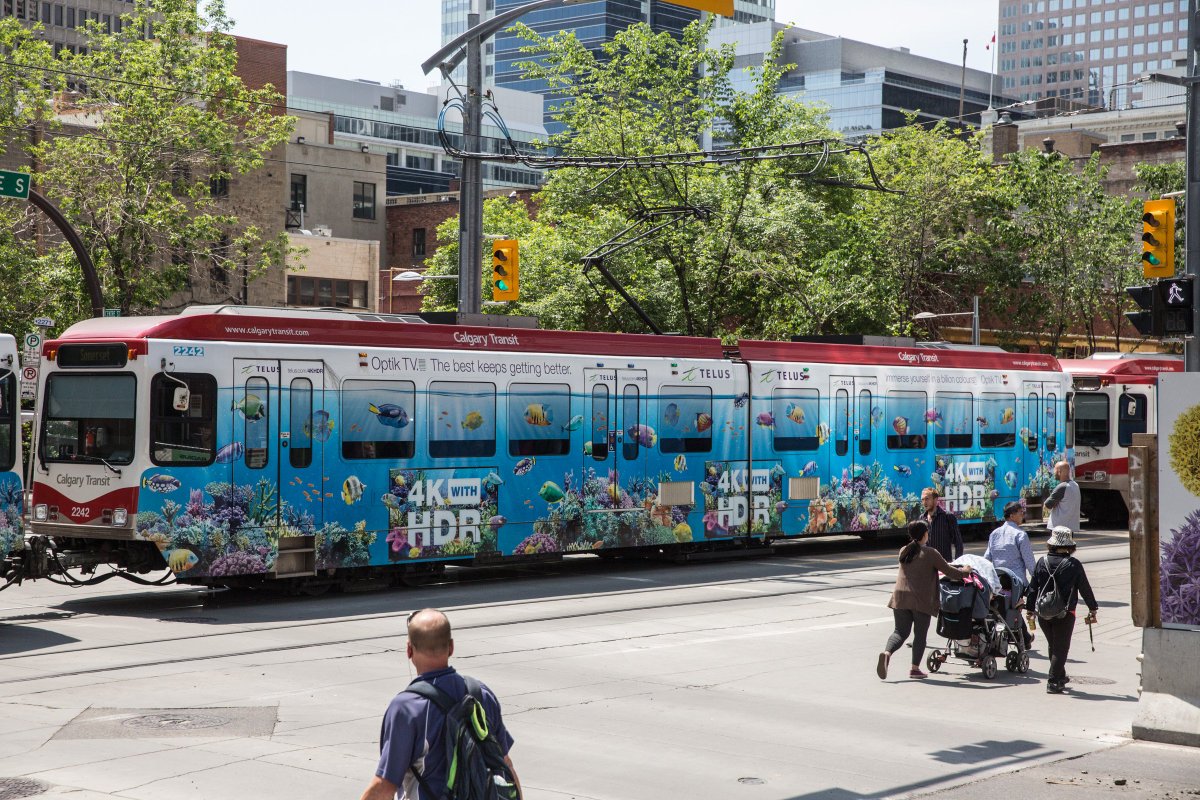 pattisonoutdoor's tweet photo. We absolutely love this TELUS Optik TV campaign on the Calgary LRT! #Telus #Calgary #Path2Purchase https://t.co/DlFRJzV5ay