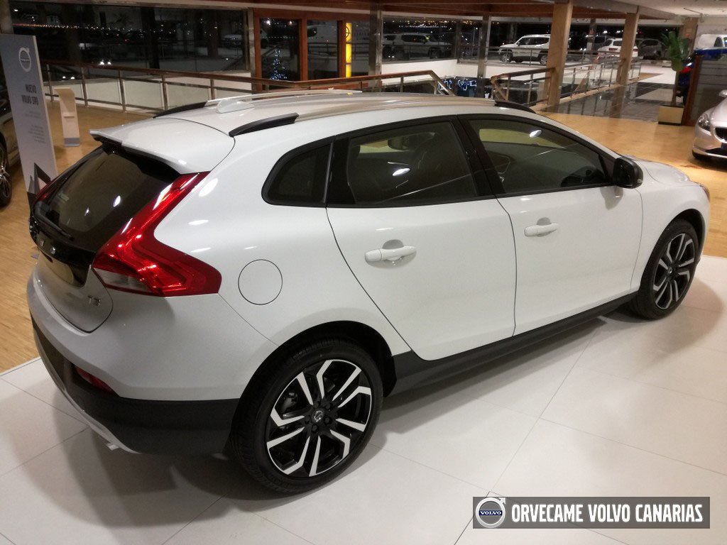 VolvoCanarias's tweet photo. ¡Nuevo #VolvoXC40 Cross Country, perfecto para superar cualquier obstáculo de tu día a día! https://t.co/jzp2sE3MPU 
Asistente parking trasero
Asistente salida en cuesta
Faros Full LED
Navegador
Control presión neumáticos
Control de velocidad
Navegador https://t.co/2P9JbKUmdg