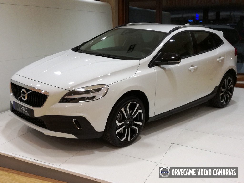 VolvoCanarias's tweet photo. ¡Nuevo #VolvoXC40 Cross Country, perfecto para superar cualquier obstáculo de tu día a día! https://t.co/jzp2sE3MPU 
Asistente parking trasero
Asistente salida en cuesta
Faros Full LED
Navegador
Control presión neumáticos
Control de velocidad
Navegador https://t.co/2P9JbKUmdg