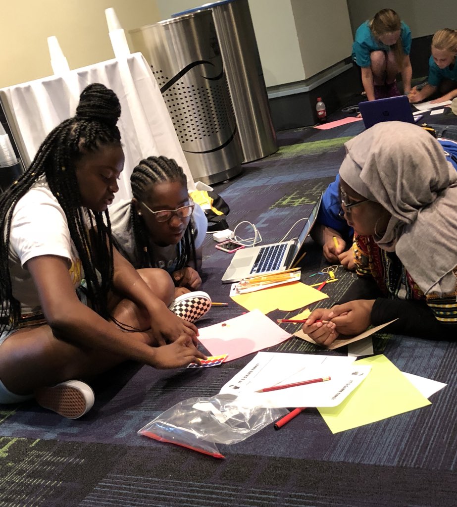 nationalbeta's tweet photo. When minds meet at #betacon18 great things happen! https://t.co/krUfAwULNm