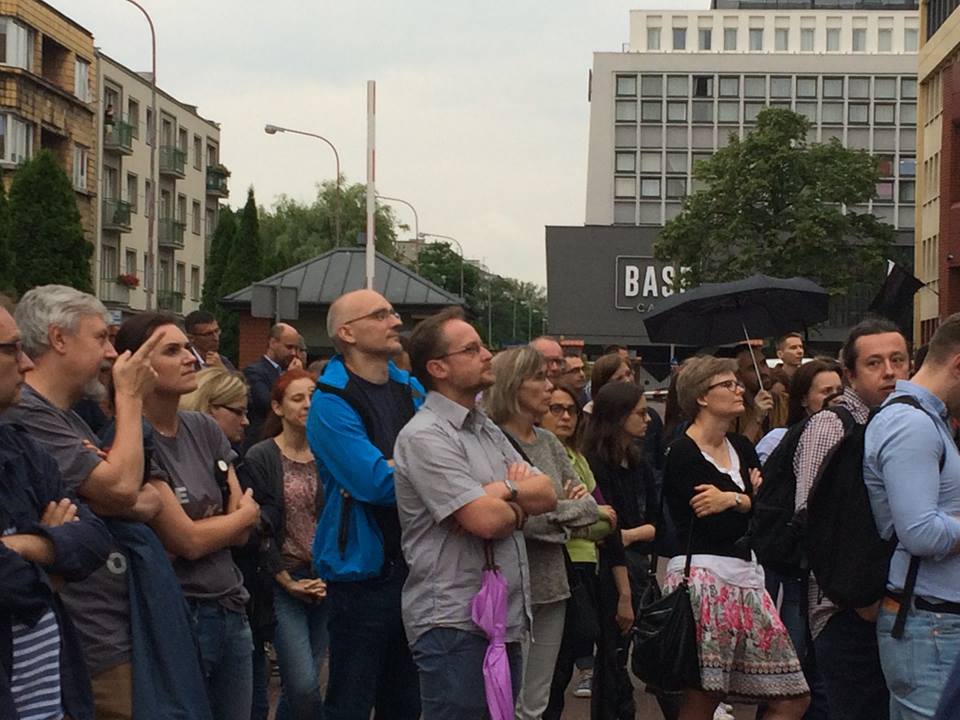 ORPlodzki's tweet photo. Uniwersytet Łódzki dziś. Popieramy #ProtestStudentow przeciwko #Ustawa20 Protest zakończony koncertem, najtwardsi zostają na noc. Brawo uczelnie, brawo studenci, brawo akademicy! https://t.co/OQuTNu3CMN