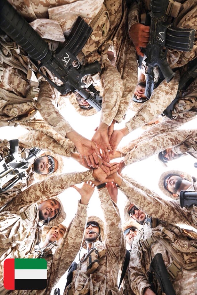 يستشهد الضرغام ...ويفز ضرغام
للنصر ولا الموت .. عشاق عشاق
'
بجسادهم يوطون في حقول الالغام
واقدامهم توطى على اجباه واعناق
'

 #شهداء_الإمارات_البواسل
#تحرير_الحديده