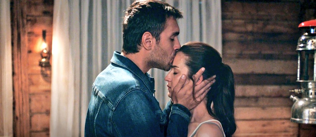 ❤ 
Gözleri kahur yarim
Hasreti ağır yarim
Sen bana emanetsin
Gel göğsüme sığ yarim"💕 
#AğlaKaradeniz