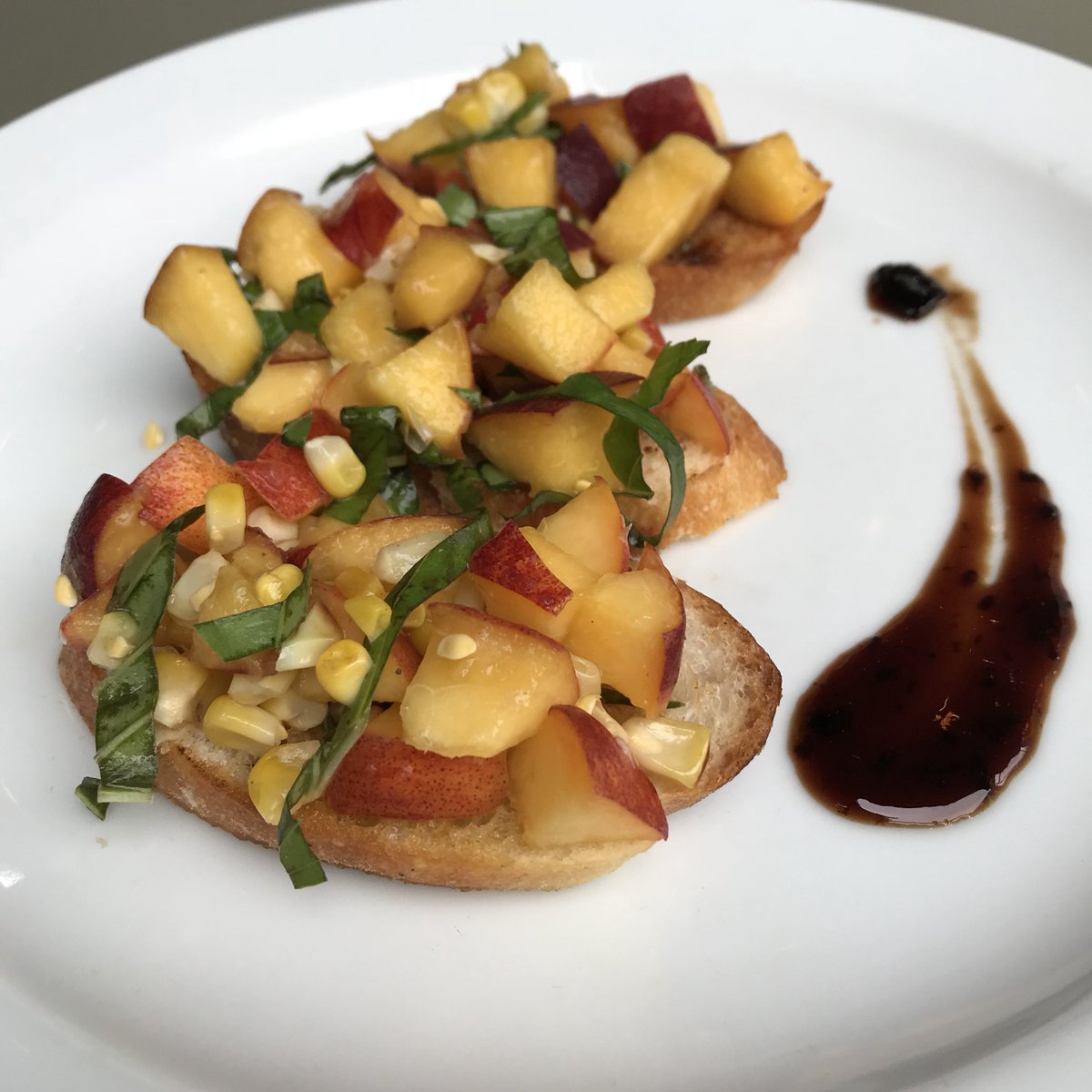 eatfarewell's tweet photo. Perfect day for today’s special! Peach, basil, roasted corn bruschetta with house made cherry balsamic glaze.
#eatfarewell #bruschetta #vegannoms #vegan #HstDC #plantbasedDC https://t.co/lY61oa9Nup