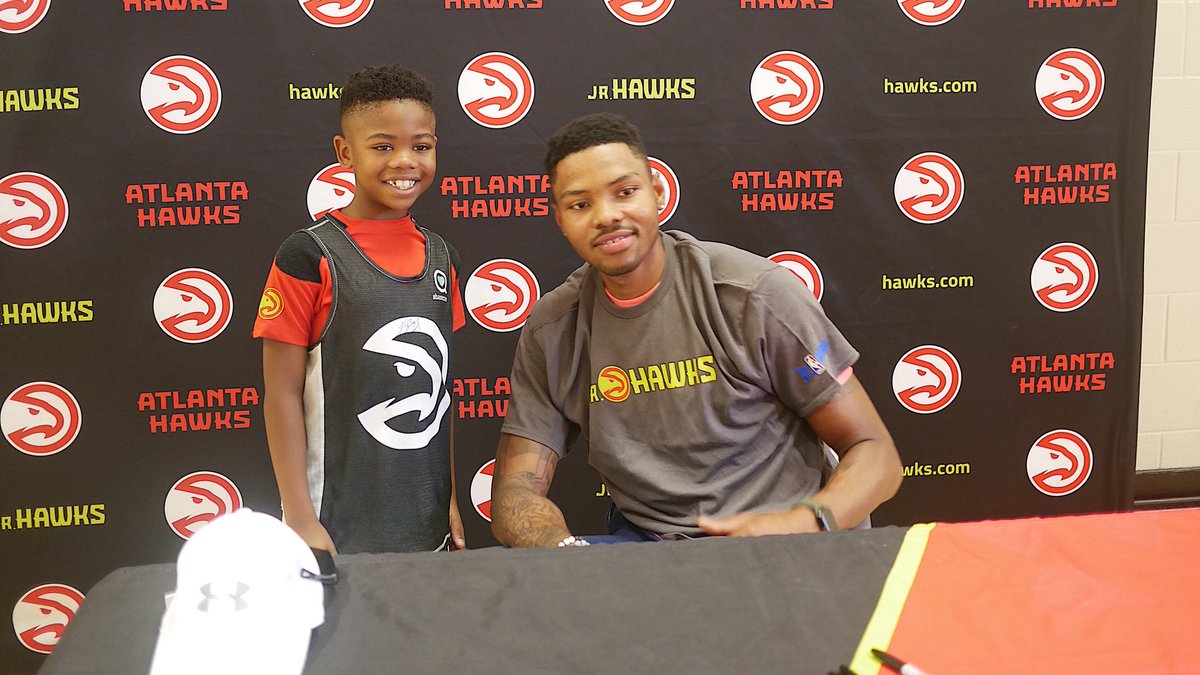 .@24Bazemore making some kids’ day at the Jr. Hawks Camp in Norcross! https://t.co/KKXRvedLMF