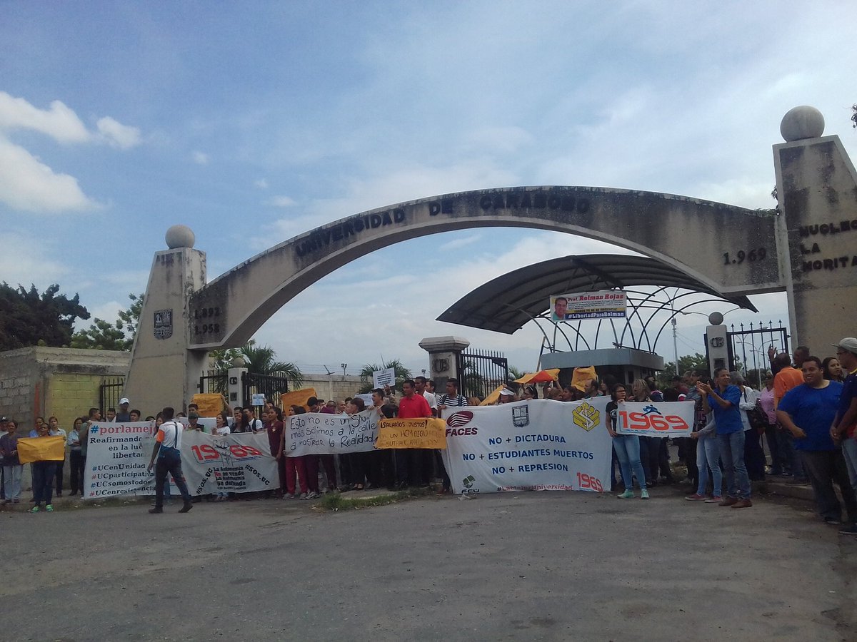 FCU_UCNA's tweet photo. UC unida en una sola voz exigiendo condiciones dignas para la universidad.
@VA_1969 @FCU_UCNA
#ResteadosConLaUC https://t.co/HYdQqtcZE4