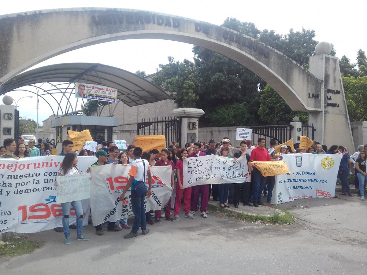 FCU_UCNA's tweet photo. UC unida en una sola voz exigiendo condiciones dignas para la universidad.
@VA_1969 @FCU_UCNA
#ResteadosConLaUC https://t.co/HYdQqtcZE4