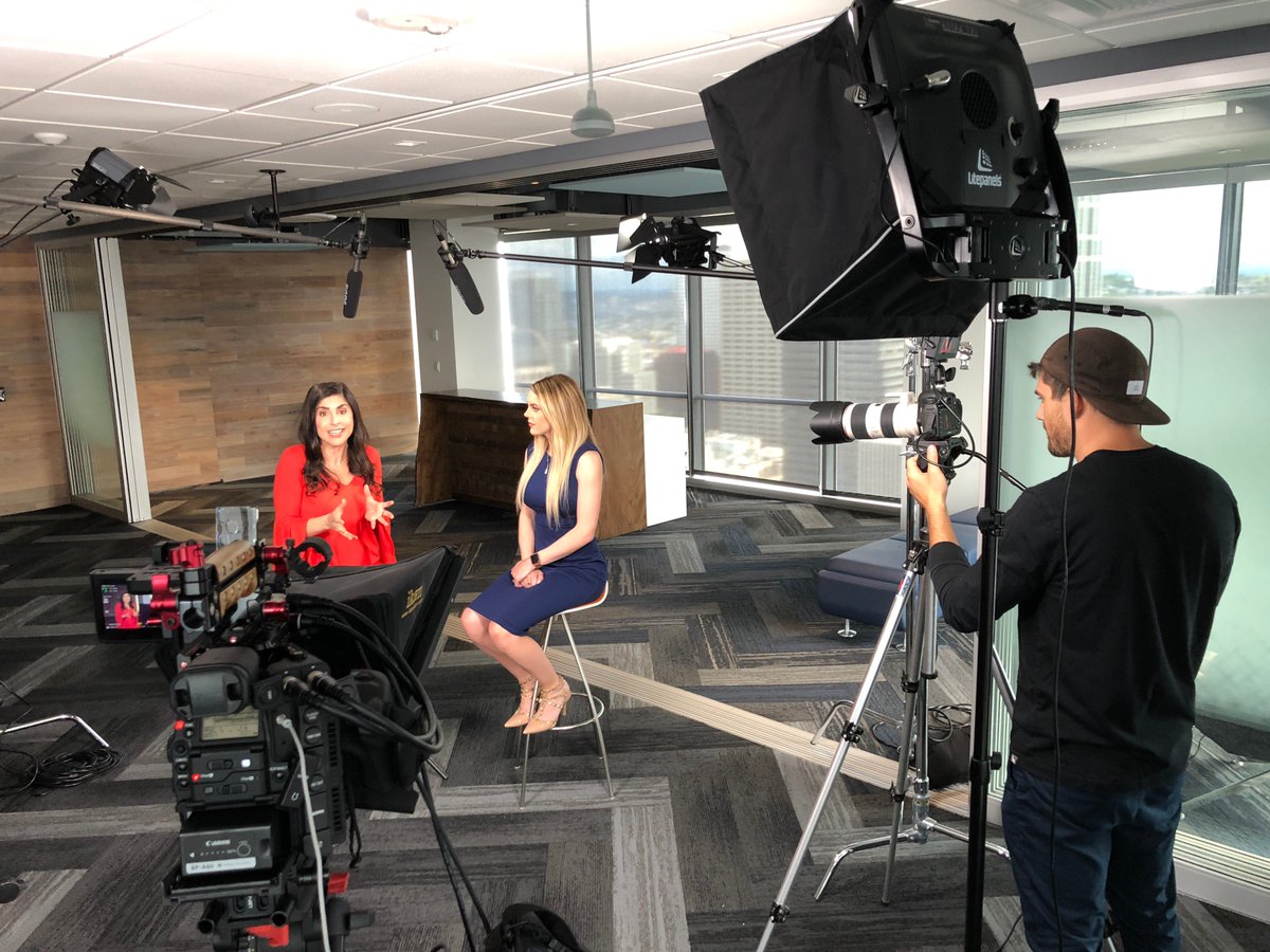 lindsaycohen's tweet photo. Coworker: I took this photo of you at the shoot today.
Me: #TalksWithHands 

#zglife https://t.co/sIDw8I5dsL