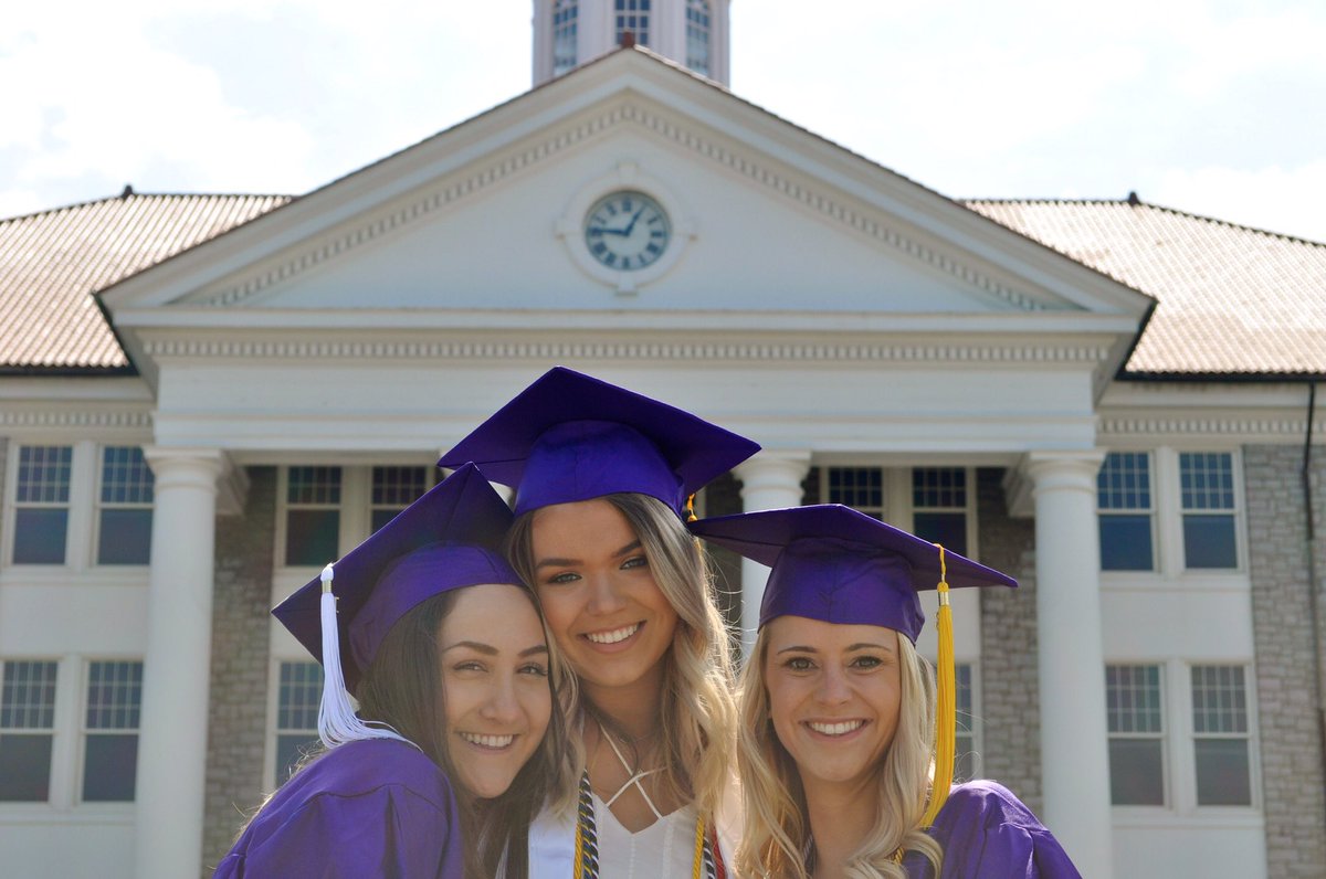 KeelyBennett_'s tweet photo. Graduated from the greatest place on earth just about a month ago! ๐๐ ๐ฉ๐ผโ๐but Iโm ready for the real world! ๐ฉ๐ผโ๐ป๐ #CHGraduates #GradGoals2018 @CourseHero https://t.co/aLJJHNcftQ