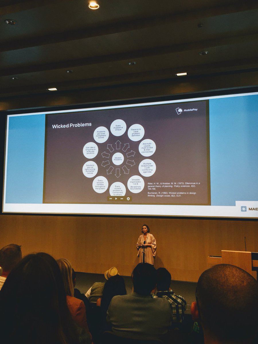 Felt so nostalgic seeing <a href="/mille_mol/">Emilie Møllenbach</a> from <a href="/MobilePayDK/">MobilePay Danmark</a> with this slide in the back. Thx for having lectured me on framing, naming and wicked problems Emilie 🤗✨ #postitulife  #ITUcph