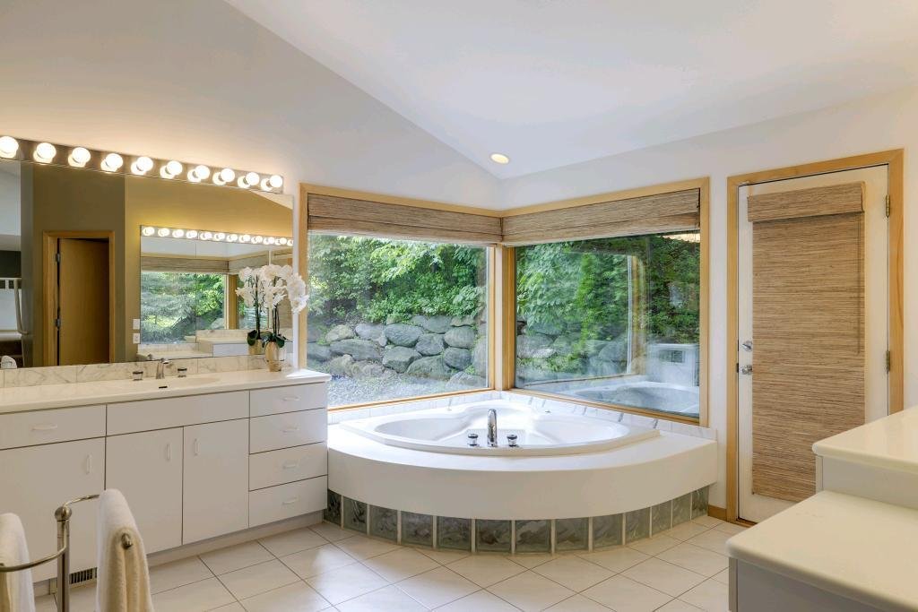 JaimeRBerry's tweet photo. An open layout and sky high ceilings really give this #Minnetonka property a spacious, contemporary feel. It features 4 bedrooms, 5 total bathrooms, 3 partial baths, and 4,451 sqft. Contact me to see it. Details: https://t.co/gMIzzhQfpK #minnesota #realestate #contemporary #arch https://t.co/bN9DJVX7du