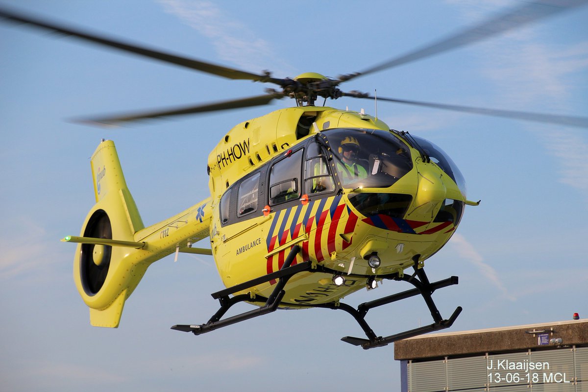 Waddenhelikopter MEDIC01 PH-HOW op MCL Helidek 13-06-18 @LuchtvaartN_NL @WaddenHeli @UMCG_Ambulance @RavFryslan @SietzeKijlstra