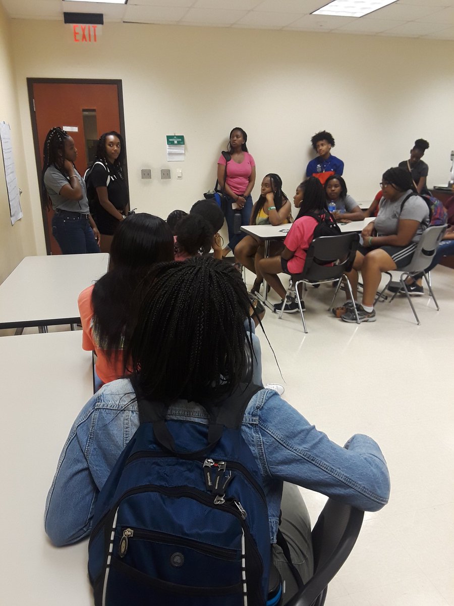 ms_c_mor's tweet photo. @unccharlotte with #GearUp @RNECavaliers and @SV_Vikings Beautiful campus &amp; fantastic tour guides! @RNE_GEARUP https://t.co/UJSaZVYFBb