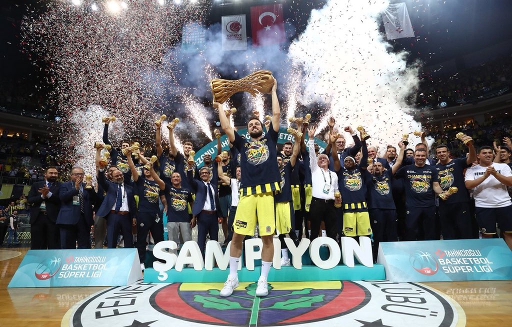byeko's tweet photo. Tebrikler Fenerbahçe Doğuş 💛💙🏀👏👏👏 #Fenerbahce #fenerbahçedoğuş 💛💙 https://t.co/ysyrZtslIB