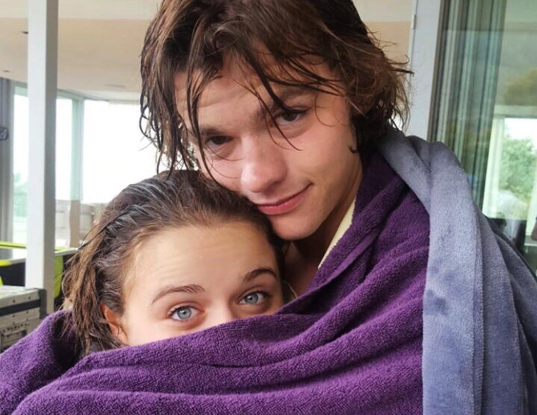 character request: @CrystalGroveRP

     ー Character name: lee flynn (twin bestie younger bro. of noah)
     ー FC: joel courtney