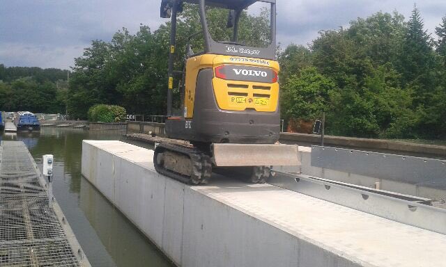 SMPlantSpike's tweet photo. Atkins diet?? Full fat for this gutsy @VolvoCEGlobal #miniexcavator #EC18D via @SMT_GB ❤️😎 Proud #Volvo #dealer https://t.co/mY39pr2MUD