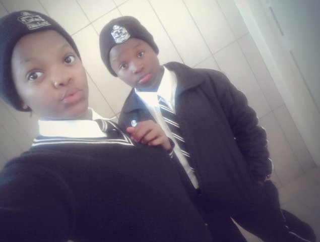 Samanth89335143's tweet photo. #School vibesππππ...#The Queens...#The GFNsππ...#happy us...#Crazy us...#LadyGift&Lady O...#Best friends foreverππ https://t.co/iqm6J2TAIa
