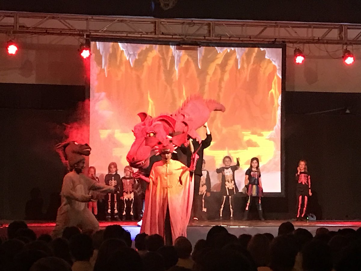 SEKCiudalcampo's tweet photo. Increible el #musical Far far away hoy en nuestro cole. Más de 600 alumnos han participado en este derroche de #creatividad y #trabajoenequipo. FELICIDADES A TODOS https://t.co/1WTym8yNrg