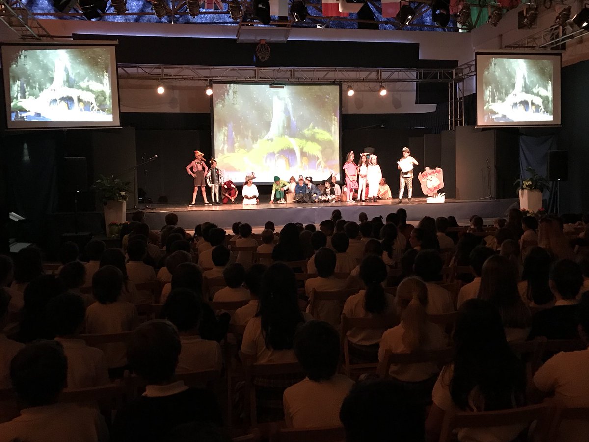 SEKCiudalcampo's tweet photo. Increible el #musical Far far away hoy en nuestro cole. Más de 600 alumnos han participado en este derroche de #creatividad y #trabajoenequipo. FELICIDADES A TODOS https://t.co/1WTym8yNrg
