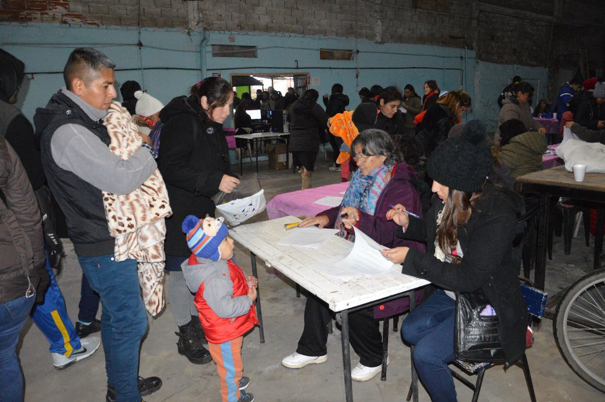 TatadelaFuente's tweet image. #ProgramaMasVida Hoy en representación del intendente @Andreswatsonok participe de la entrega de 600 nuevas tarjetas “Visa Alimentos” del Programa Más Vida. Quiero destacar el trabajo de las manzaneras en los barrios atendiendo la necesidad de todas las Varelenses.