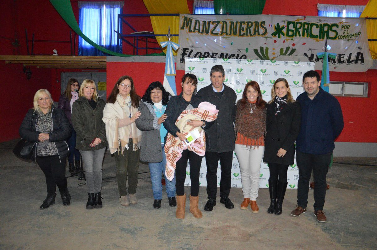 TatadelaFuente's tweet image. #ProgramaMasVida Hoy en representación del intendente @Andreswatsonok participe de la entrega de 600 nuevas tarjetas “Visa Alimentos” del Programa Más Vida. Quiero destacar el trabajo de las manzaneras en los barrios atendiendo la necesidad de todas las Varelenses.