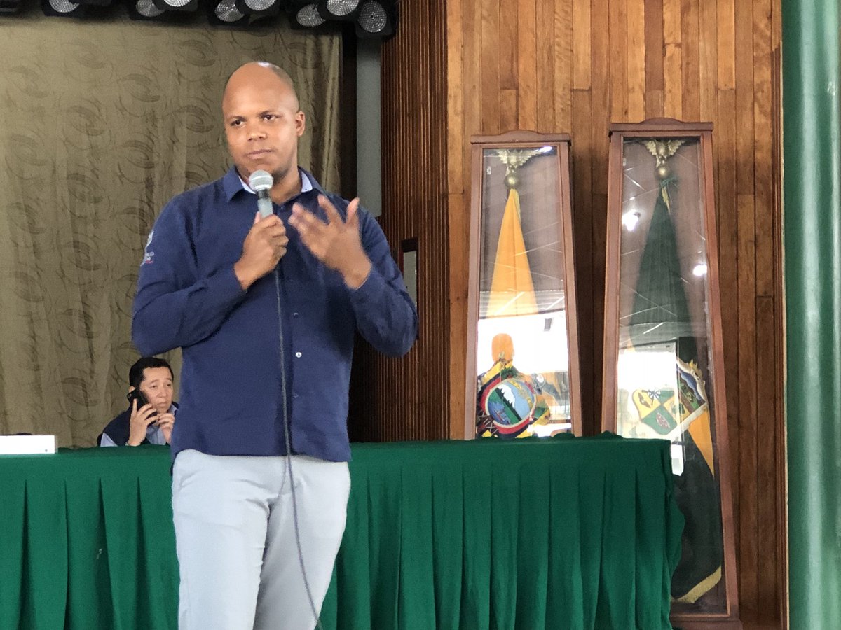 RNEcuador's tweet photo. @eliastenoriom: Hemos creado junto a @IndustriasEc, @InclusionEc, @IEPS_Ec y @TurismoEc, todo un ecosistema que brindará asesoría y acompañamiento a los jóvenes que desean emprender con un negocio. #ImpulsoJovenEc https://t.co/HnVD7vMbsm