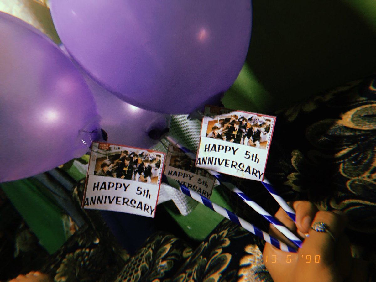 rickyganda_'s tweet photo. Celebrating 5th anniversary💜sorry late upload😿@BTS_twt #5thFlowersPathWithBTS https://t.co/9peTWYmAX5